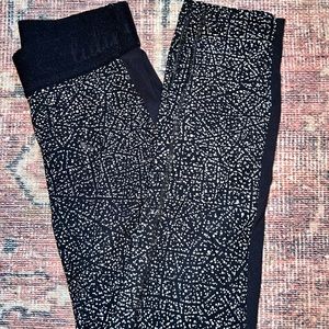 Lululemon box it out tight